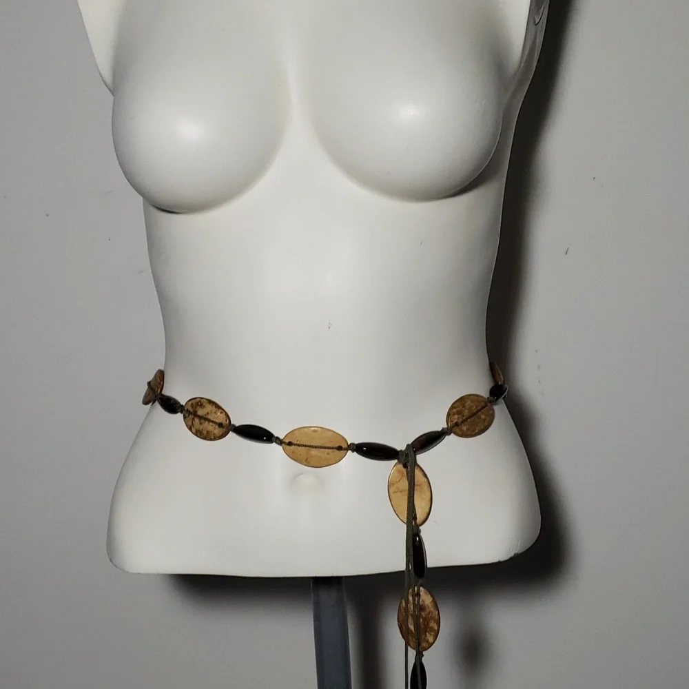 Elegant Tan and Black Beaded Belt - Picture 2 of 15